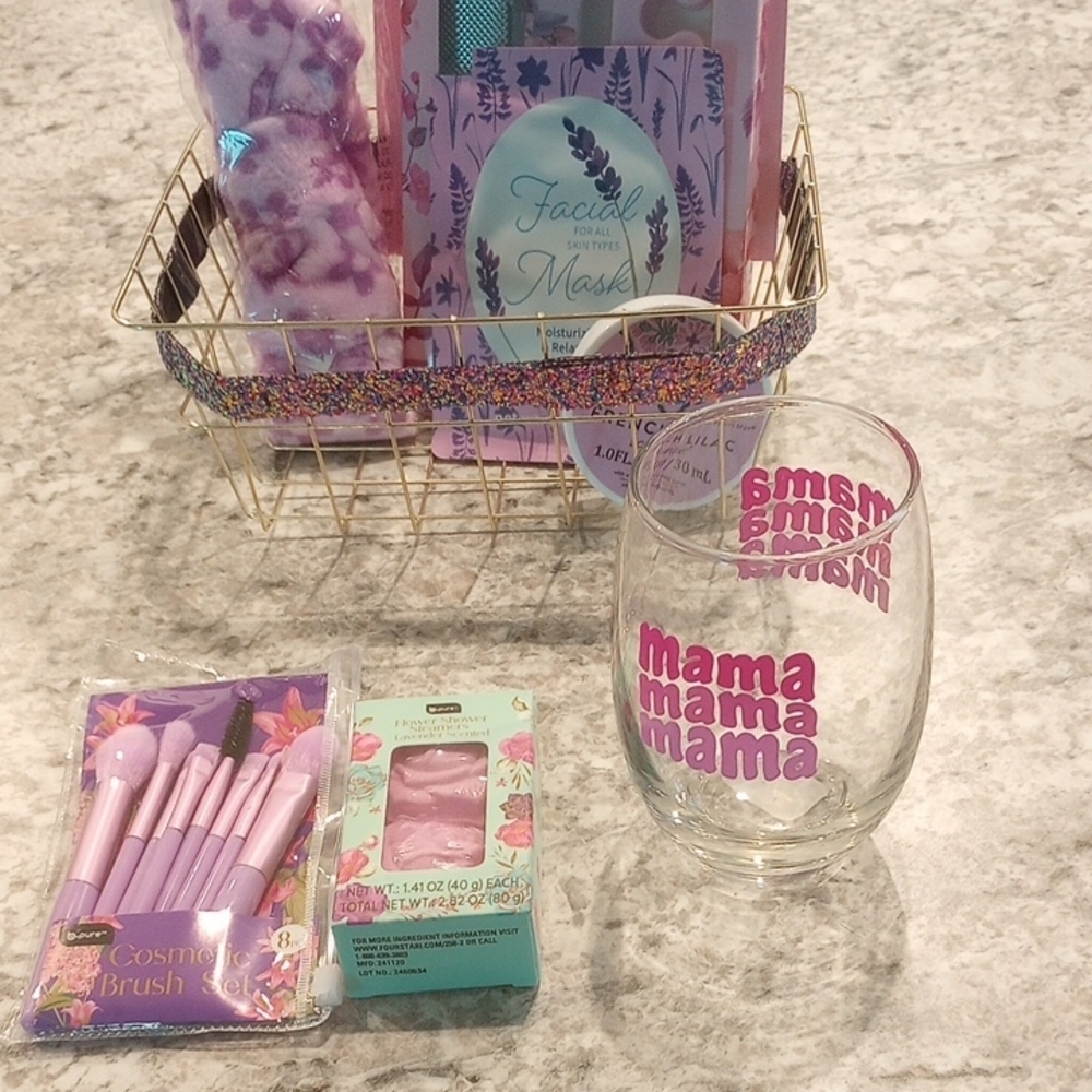 Pure Collection Purple Exfoliant & Scrub Gift Set - Picture 2 of 4